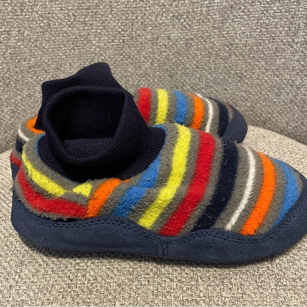 L.L BEAN- Toddlers' Mountain Classic Fleece Slippers, size 9/10